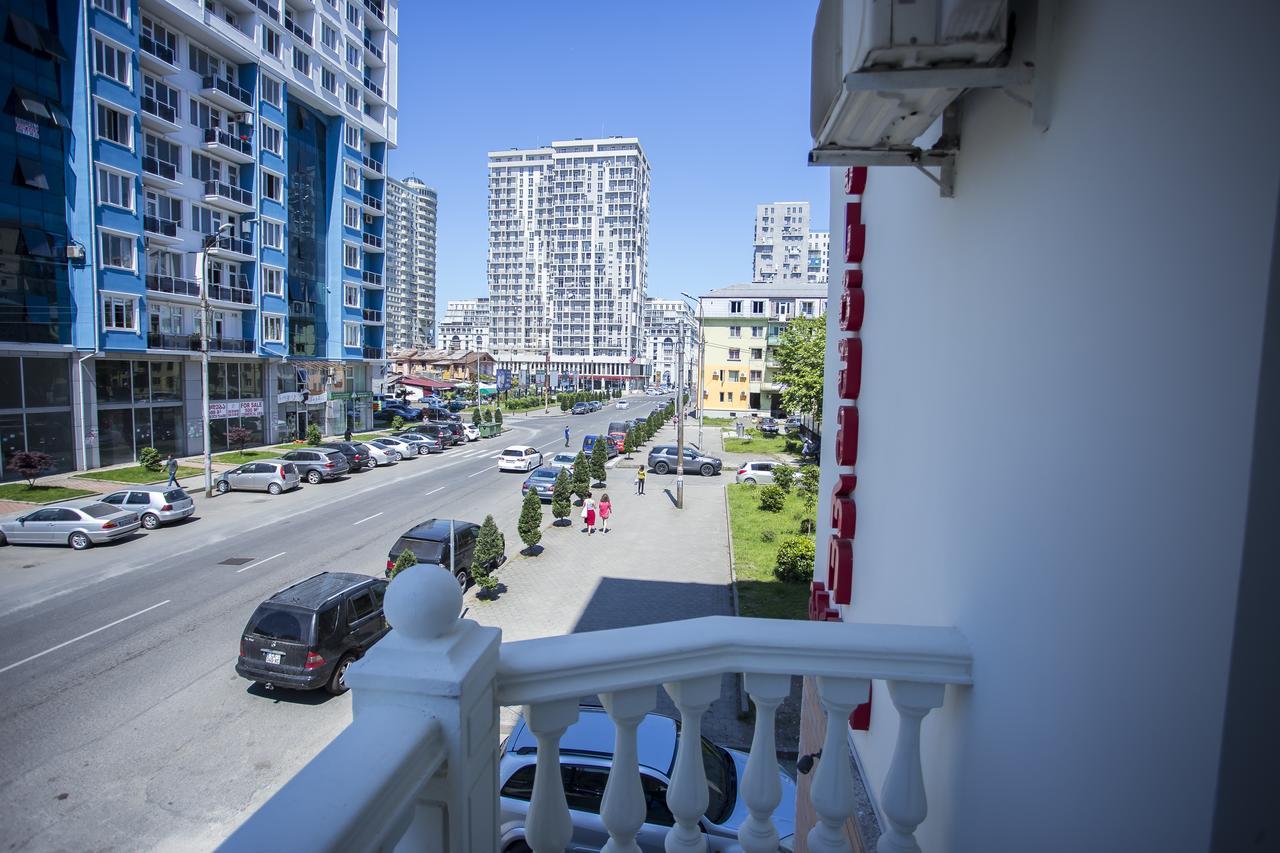 Hotel Garanti Batumi Exterior photo